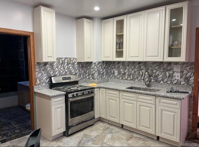 17333 Fenelon Street, Detroit, MI 48212