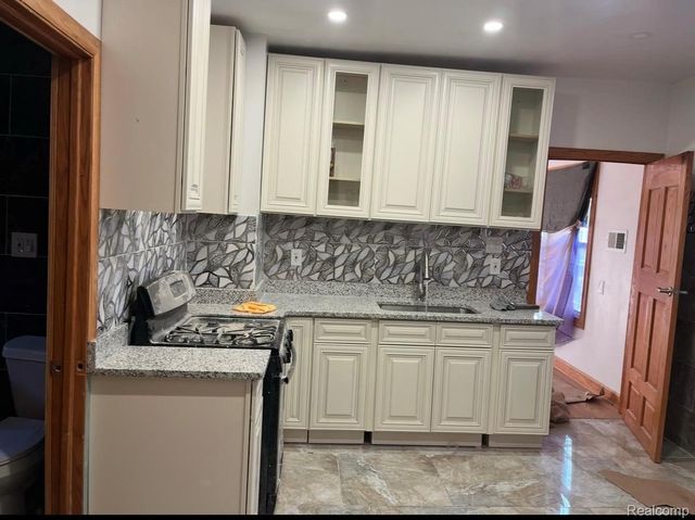 17333 Fenelon Street, Detroit, MI 48212