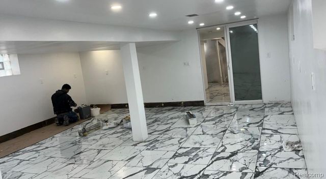 17333 Fenelon Street, Detroit, MI 48212