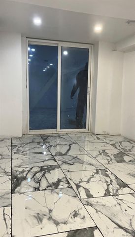 17333 Fenelon Street, Detroit, MI 48212