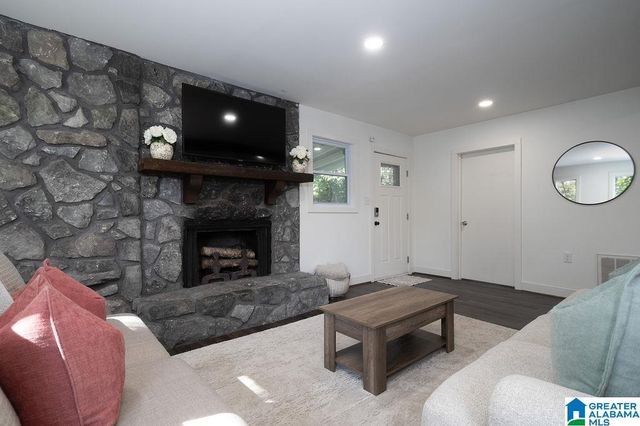 3200 CHAPEL HILL COURT, Hoover, AL 35216