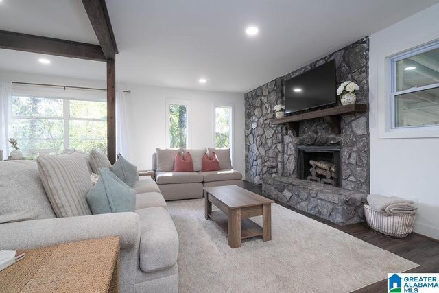 3200 CHAPEL HILL COURT, Hoover, AL 35216