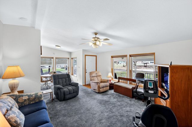 25722 N Chattaroy Cir, Chattaroy, WA 99003