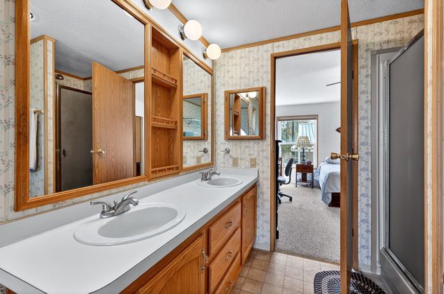 25722 N Chattaroy Cir, Chattaroy, WA 99003