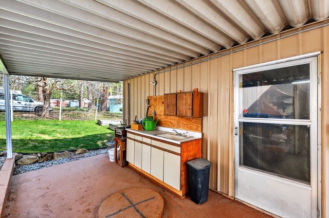 25722 N Chattaroy Cir, Chattaroy, WA 99003