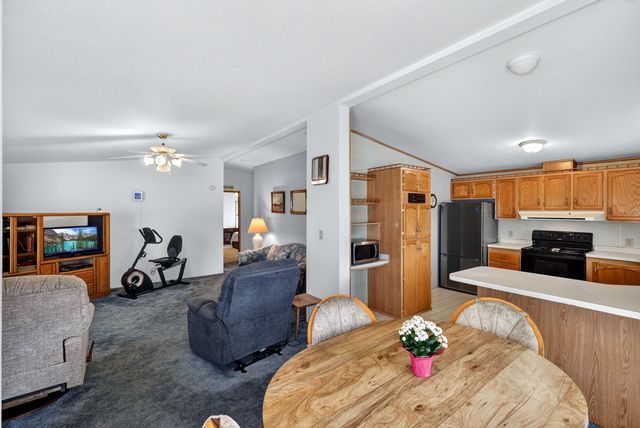 25722 N Chattaroy Cir, Chattaroy, WA 99003