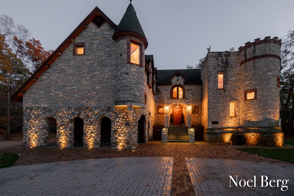 2303 38th Street, Allegan, MI 49010