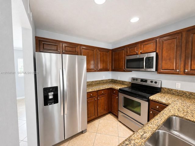 1000 Palm Trail 10, Delray Beach, FL 33483