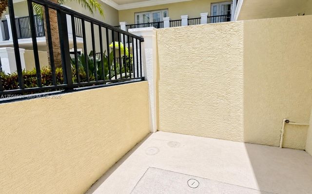1000 Palm Trail 10, Delray Beach, FL 33483