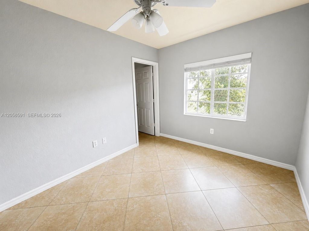 1000 Palm Trail 10, Delray Beach, FL 33483