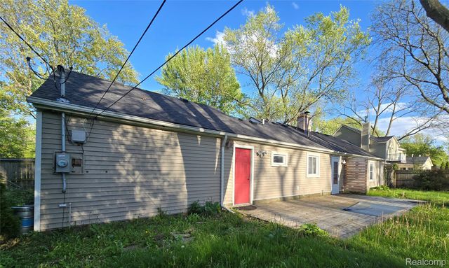 5921 Houghten Drive, Troy, MI 48098