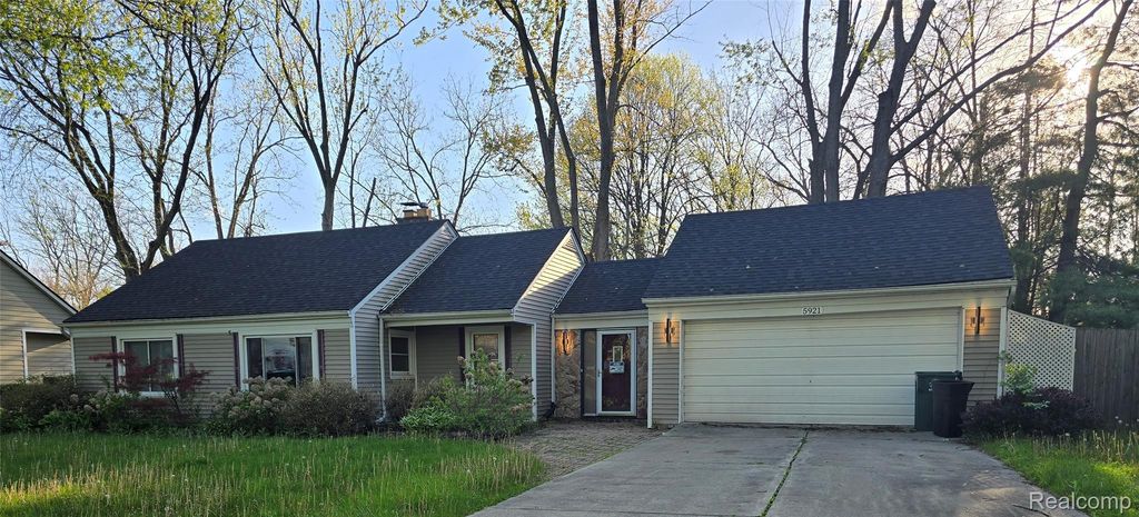 5921 Houghten Drive, Troy, MI 48098