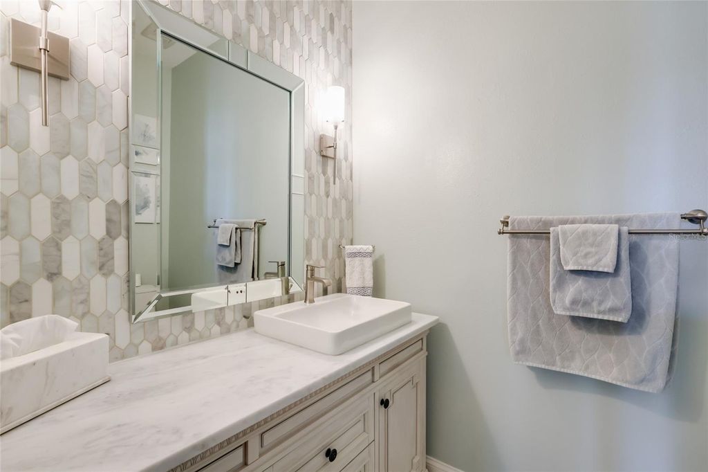 Image 26 of property listing at 3707 5TH AVENUE NE, Bradenton, FL 34208