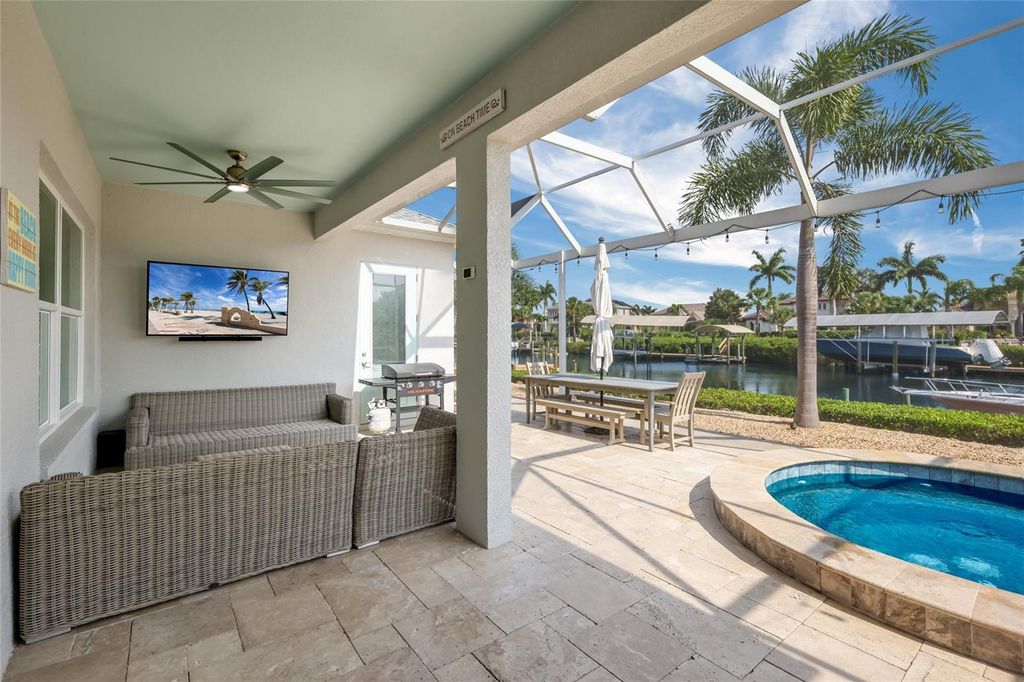 Image 35 of property listing at 3707 5TH AVENUE NE, Bradenton, FL 34208
