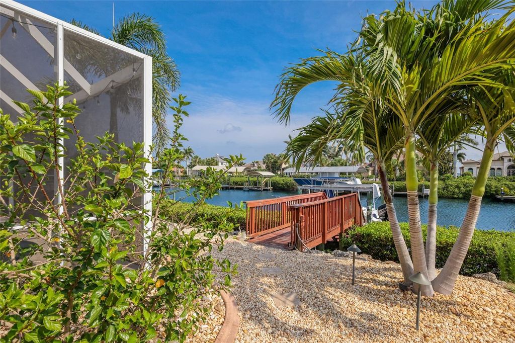 Image 40 of property listing at 3707 5TH AVENUE NE, Bradenton, FL 34208