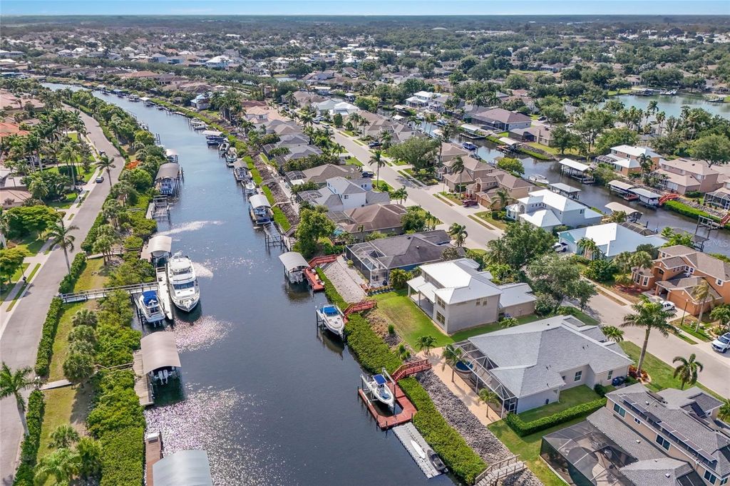 Image 52 of property listing at 3707 5TH AVENUE NE, Bradenton, FL 34208