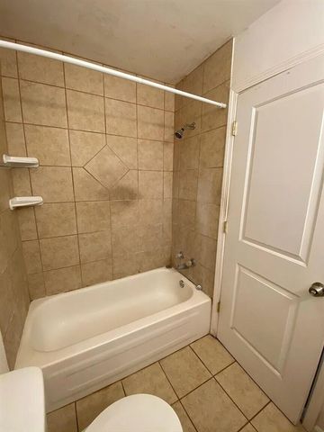 260 W Unadilla Street, Pinckney, MI 48169