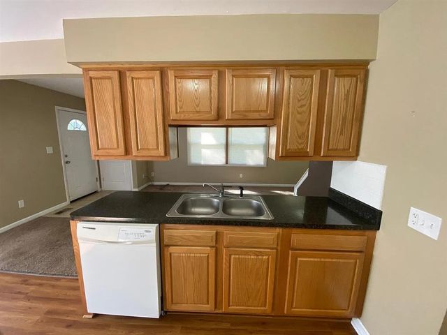 260 W Unadilla Street, Pinckney, MI 48169