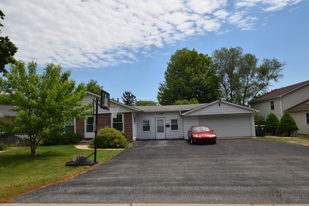 1531 N East End Avenue, Round Lake Beach, IL 60073