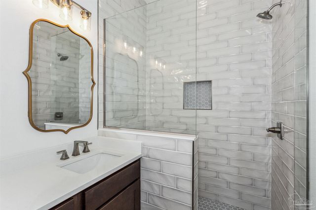 212 Clipper Dr, Pensacola, FL 32507