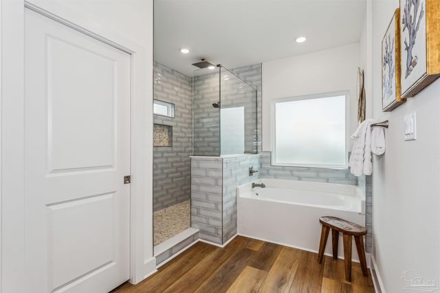 212 Clipper Dr, Pensacola, FL 32507