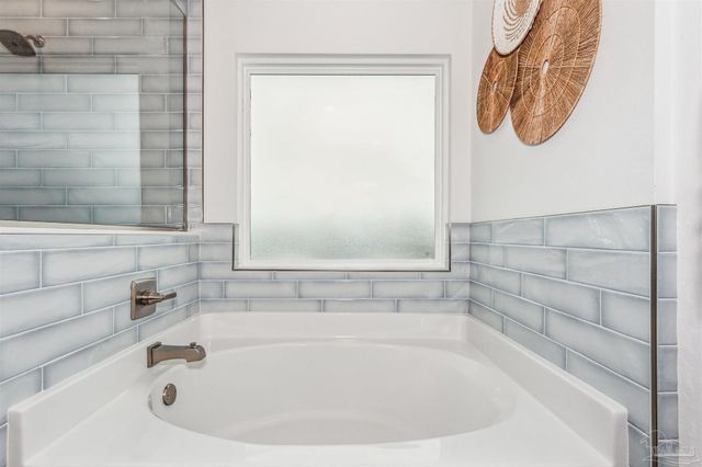 212 Clipper Dr, Pensacola, FL 32507