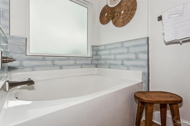 212 Clipper Dr, Pensacola, FL 32507