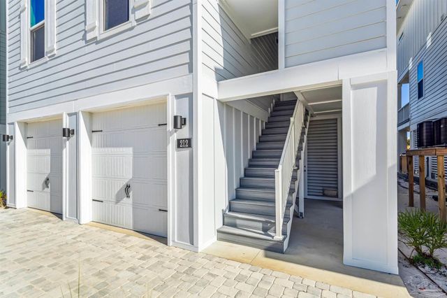 212 Clipper Dr, Pensacola, FL 32507