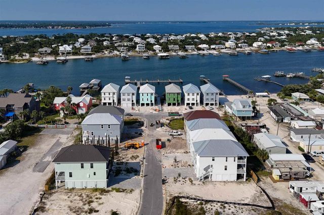 212 Clipper Dr, Pensacola, FL 32507