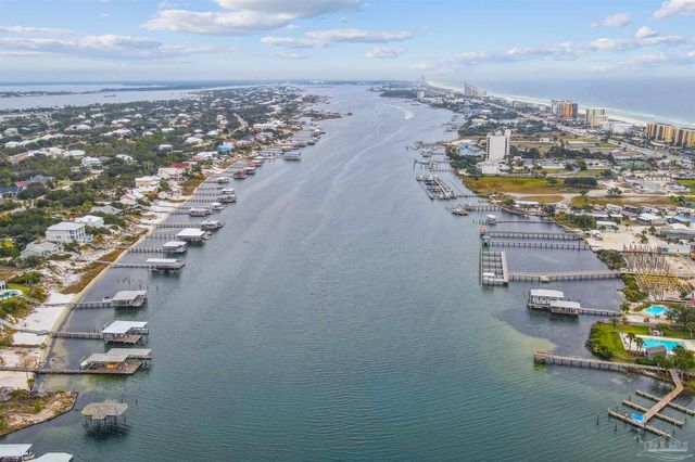 212 Clipper Dr, Pensacola, FL 32507