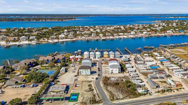 212 Clipper Dr, Pensacola, FL 32507