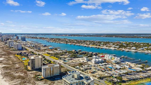 212 Clipper Dr, Pensacola, FL 32507