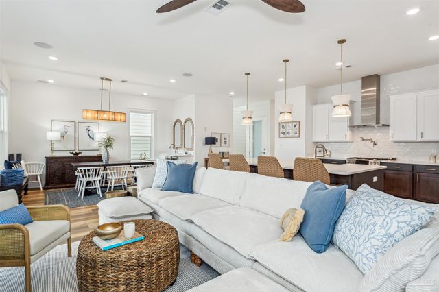 212 Clipper Dr, Pensacola, FL 32507