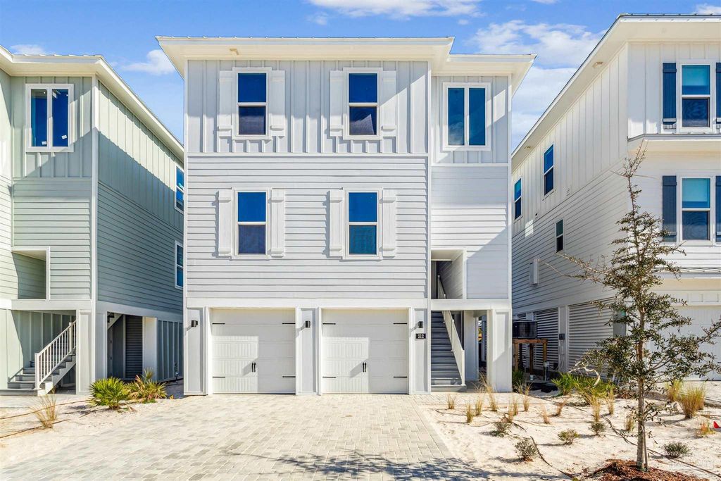 212 Clipper Dr, Pensacola, FL 32507