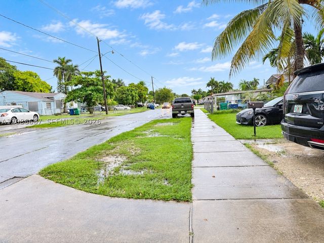9260 Little River Blvd B, Miami, FL 33147