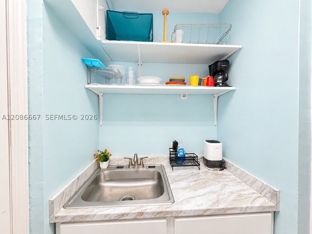 9260 Little River Blvd B, Miami, FL 33147