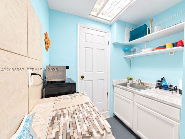 9260 Little River Blvd B, Miami, FL 33147