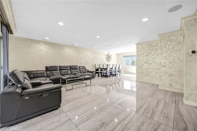8038 Via Pompeii, Burbank, CA 91504