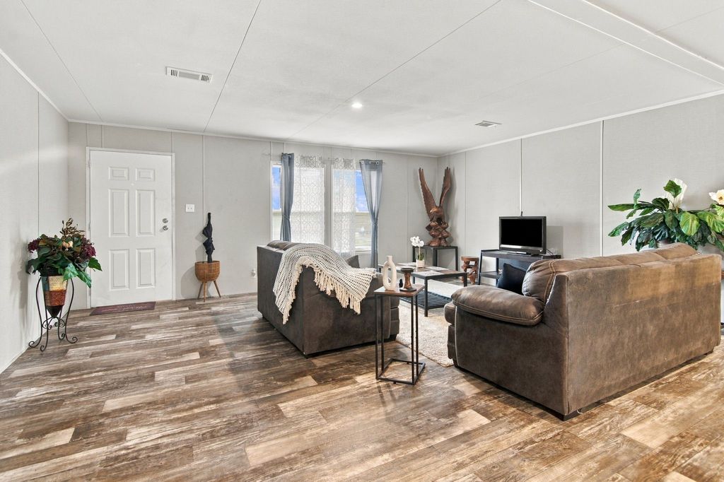 138 Kelly Court, Azle, TX 76020 — photo 5
