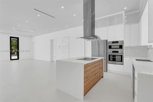 13200 N Bayshore Dr, North Miami, FL 33181