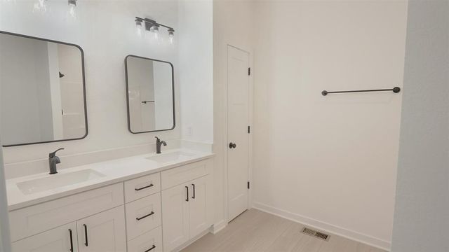 1750 E Kyle Circle, Beloit, WI 53511