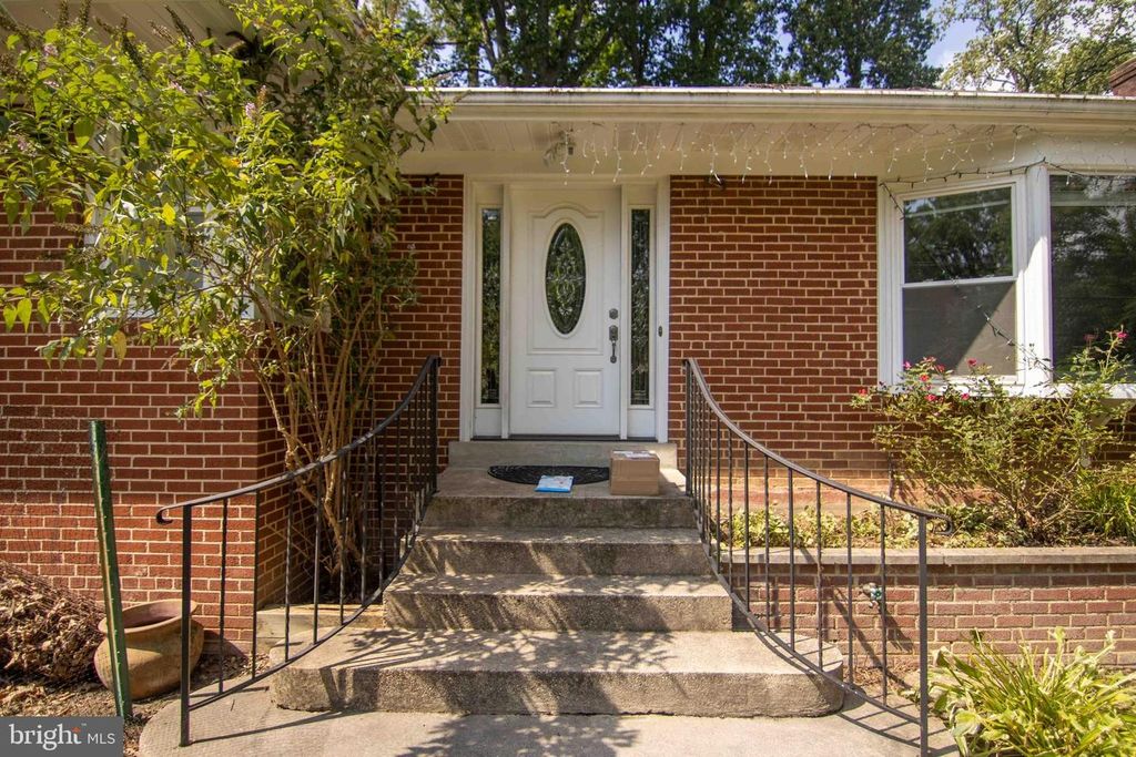 2205 PARKER AVE, Silver Spring, MD 20902