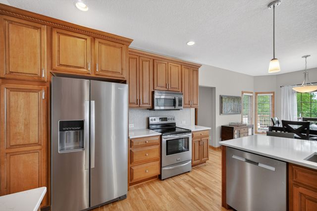 16002 Tanglewood Drive, Urbandale, IA 50323