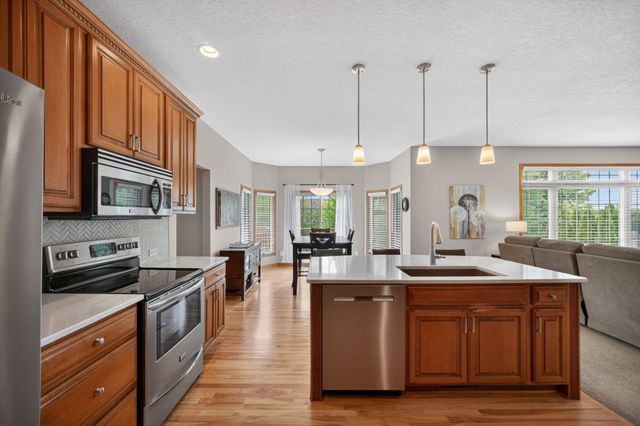 16002 Tanglewood Drive, Urbandale, IA 50323
