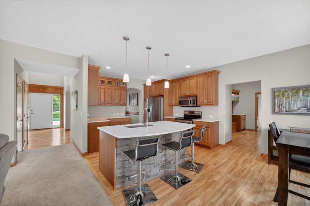 16002 Tanglewood Drive, Urbandale, IA 50323