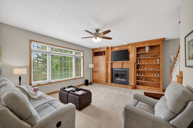 16002 Tanglewood Drive, Urbandale, IA 50323