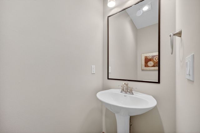16002 Tanglewood Drive, Urbandale, IA 50323