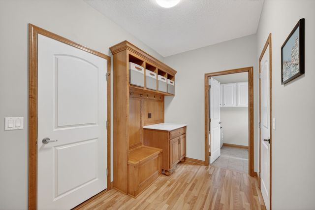 16002 Tanglewood Drive, Urbandale, IA 50323