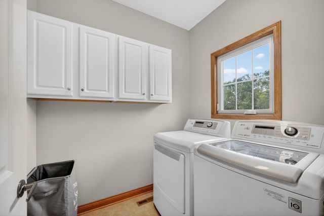 16002 Tanglewood Drive, Urbandale, IA 50323