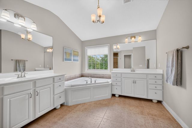 16002 Tanglewood Drive, Urbandale, IA 50323